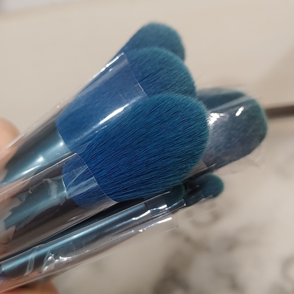 Teal Blue Makeup Brush Set - Picture 3 of 5